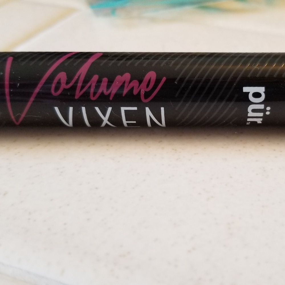 Pur Volume Vixen 4-n-1 Black Mascara